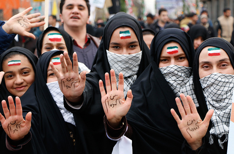 زنان؛ صدای ماندگار انقلاب در خیابان های 22 بهمن